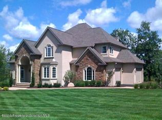 339 Glenmaura Dr, Moosic, PA 18507