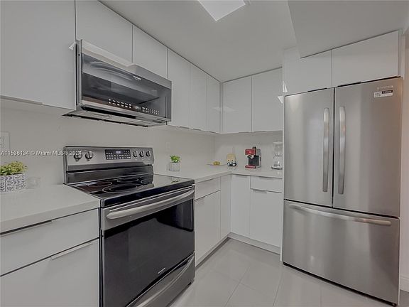 3rd image of 9353 Fontainebleau Blvd APT A215