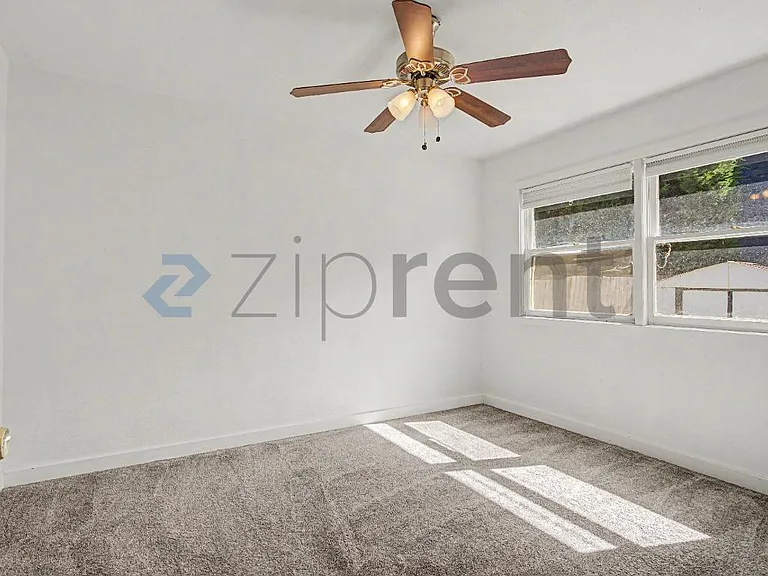 226 NE 157th Ave — Photo 11
