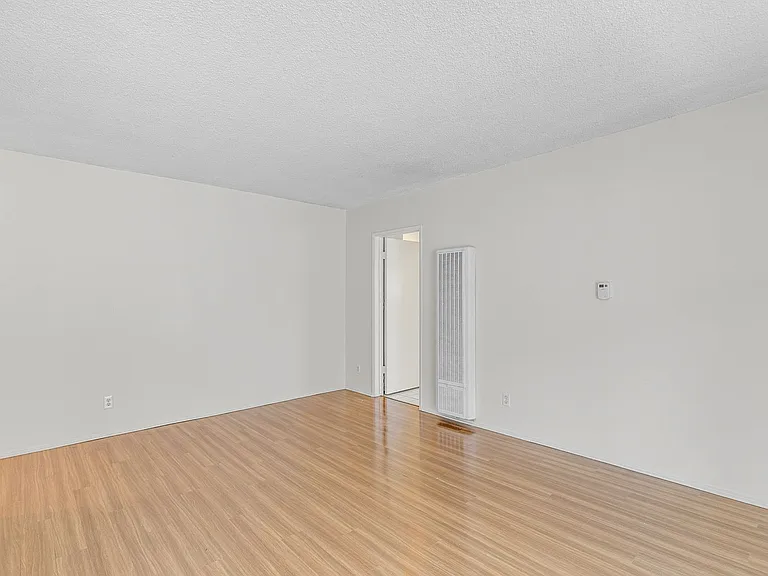 1752 Federal Ave — Photo 10