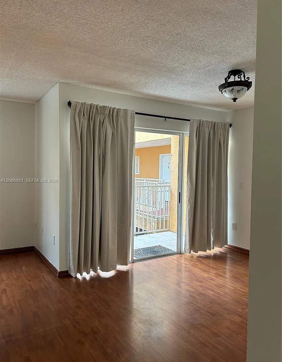 Paseo Real Condo — Photo 2