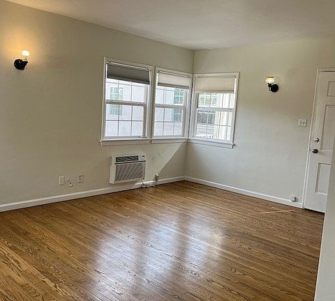 4th image of 2028 N Cahuenga Blvd
