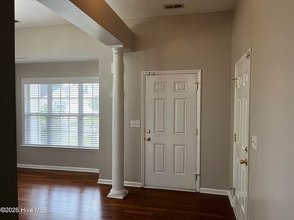 4th image of 108 Lakeside Green Dr