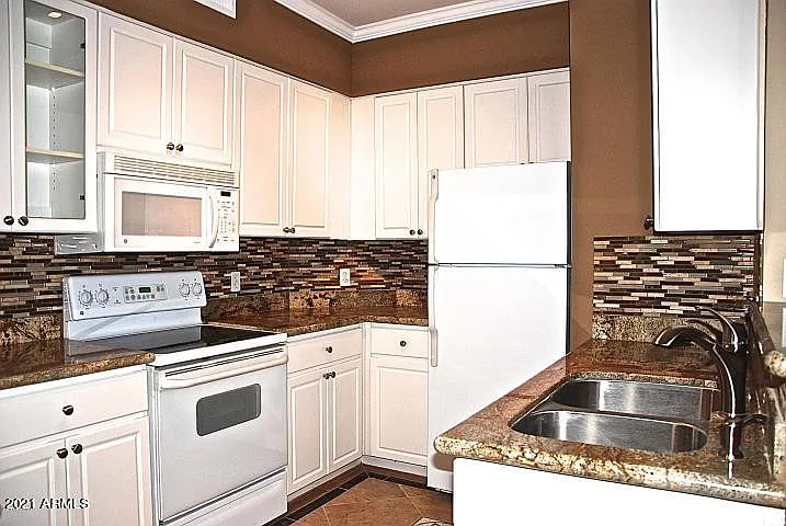 2 bed, 2.0 bath, 1118 sqft, $1,895 — Photo 2
