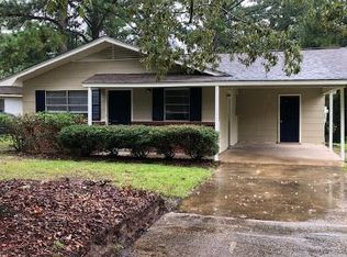 122 Bryant St, Ocean Springs, MS 39564