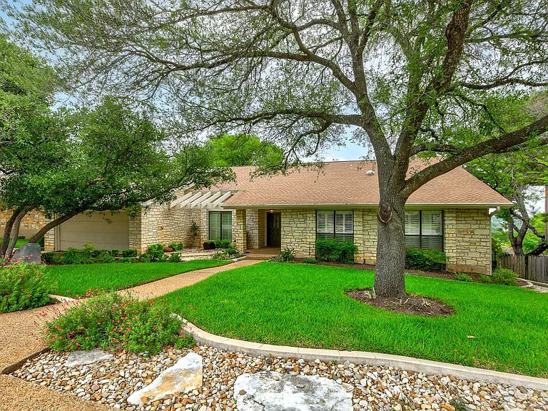 6200 Rain Creek Pkwy — Photo 3