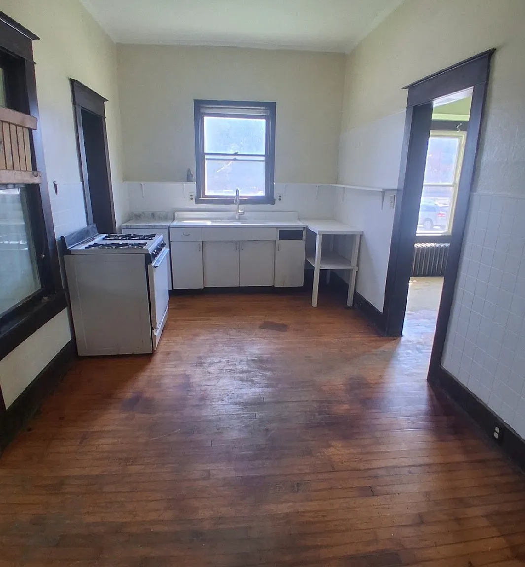 3 bed, 2027 sqft, $1,200 — Photo 3