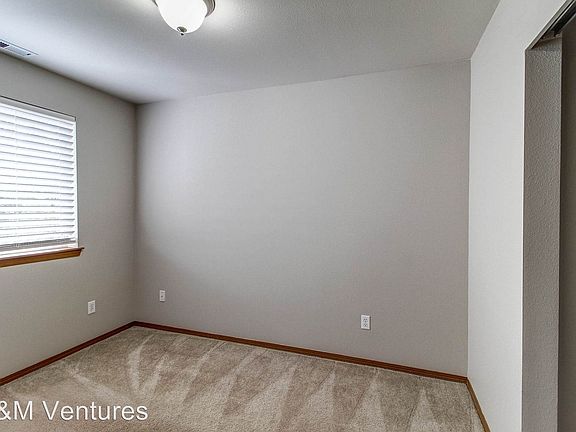 3rd image of 215 23rd Ave SW APT 12