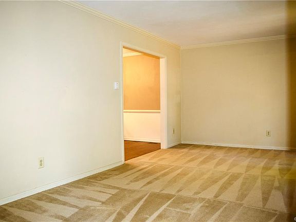 3rd image of 209 W Pinetta Dr