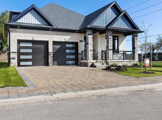 1061 Eagletrace Dr #1, London North, ON N6G 0T3