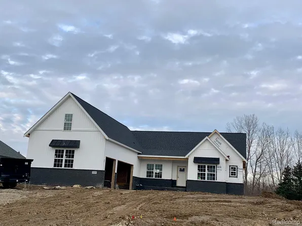 1106 Invitational Dr, Metamora, MI 48455