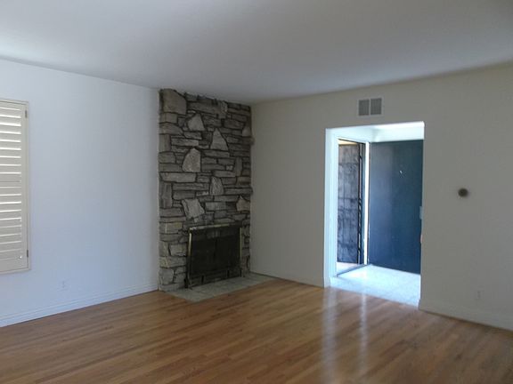3rd image of 3852 S Bronson Ave