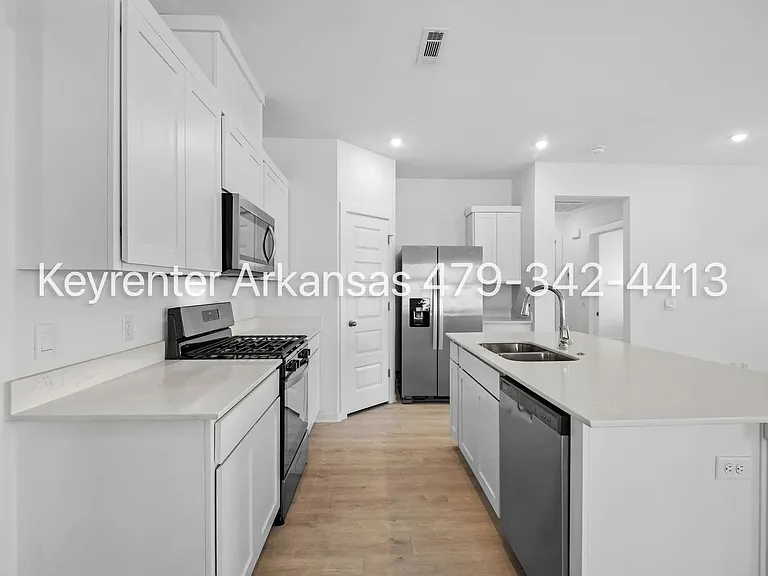1071 Emerald St — Photo 12
