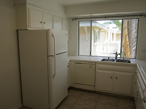 3rd image of 3663 San Remo Dr APT 5M