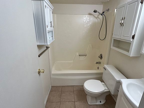 3rd image of 1305 4h Park Rd APT 4