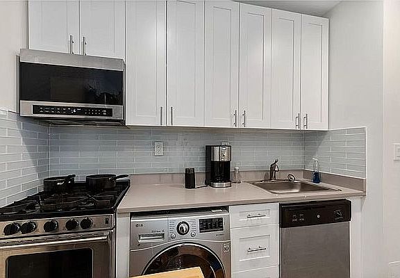 3rd image of 62-64 Forsyth St #16