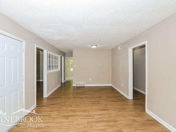 3rd image of 3204 Morningview Dr