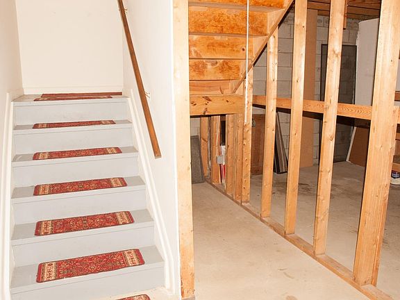 3rd image of 9 Woodview Ct