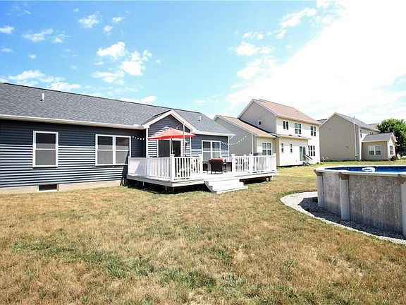 3rd image of 99 York Bay Trl