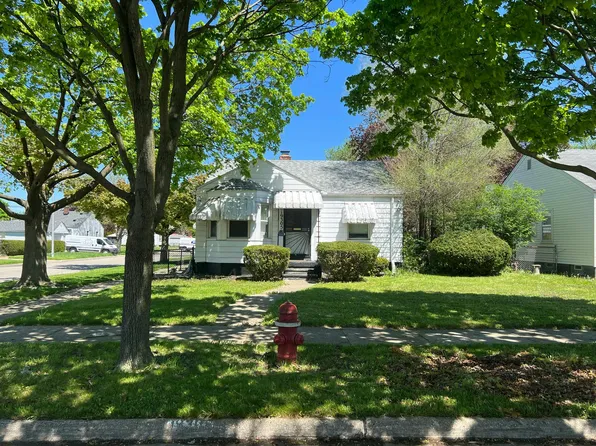 19305 Washtenaw St, Harper Woods, MI 48225