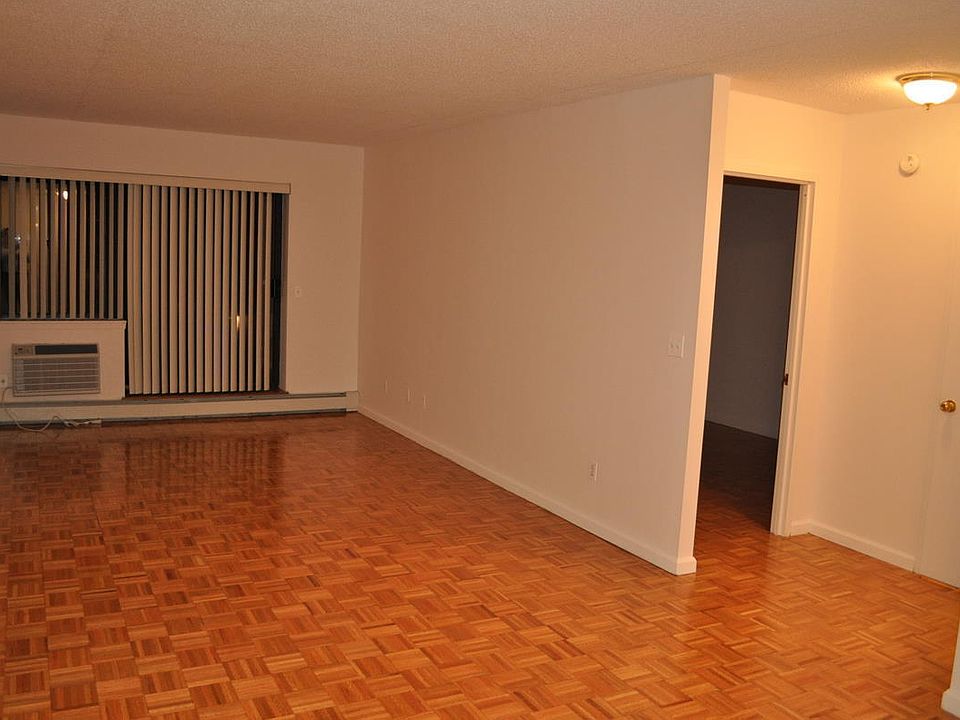 1st image of 14026 Franklin Ave #2