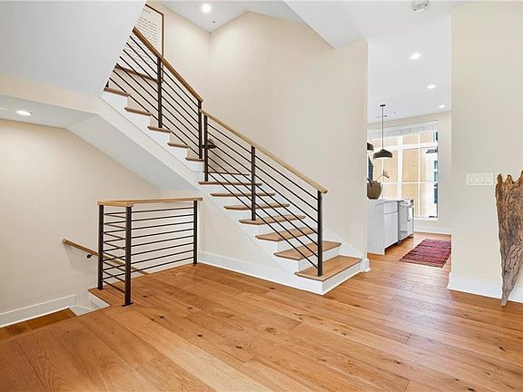 2nd image of 75 Boulevard Ne #9