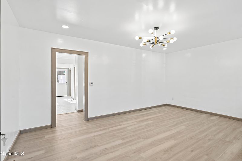 3rd image of 168 Southern Boulevard