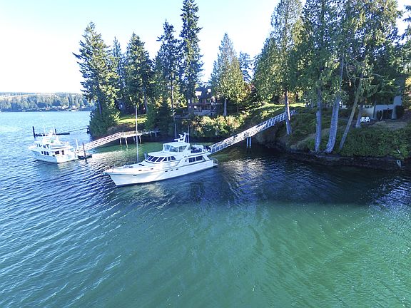 With the best deepwater dock in Ludlow Bay