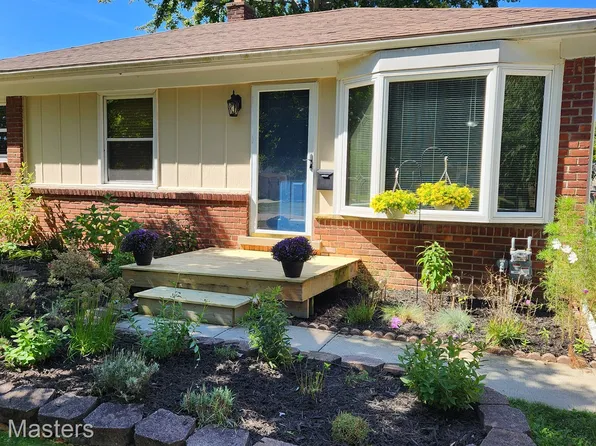 29664 Tamarack Dr, Flat Rock, MI 48134