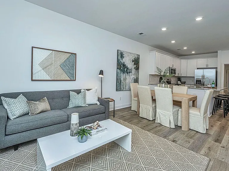 102 Twin Rivers Dr — Photo 3