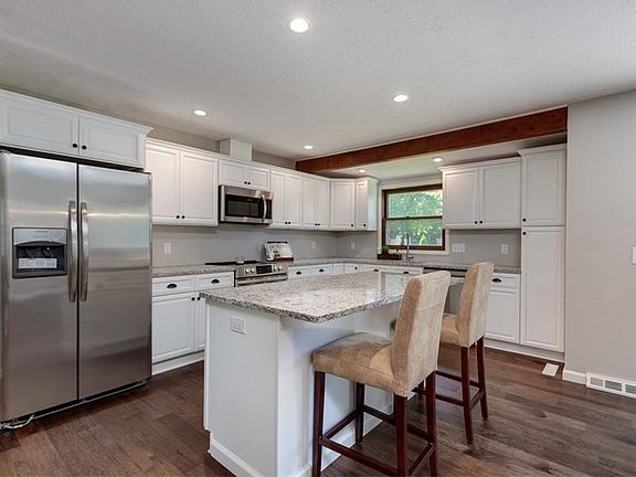 4th image of 6948 N Meadow Dr