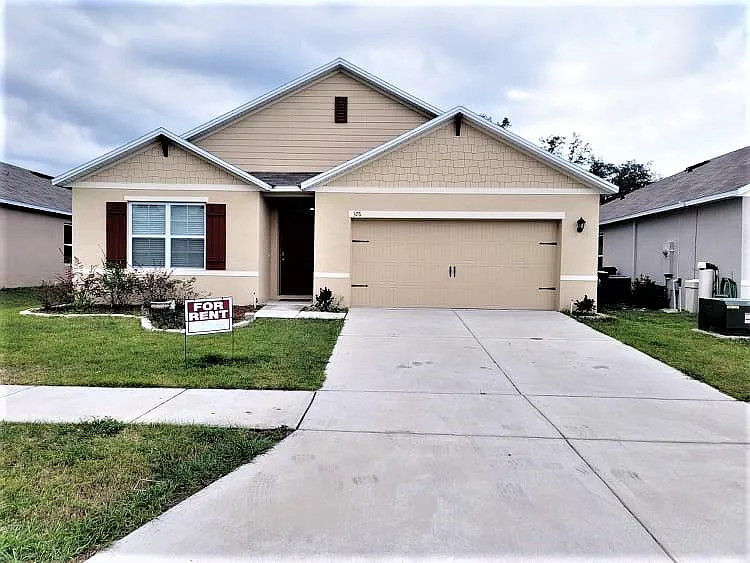 4 bed, 1851 sqft, $2,300 — Photo 2