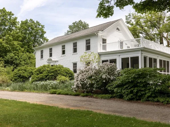 20 Hill N Dale Road, Germantown, NY 12526