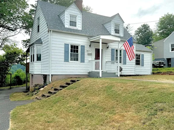 1421 Broad St, Altavista, VA 24517