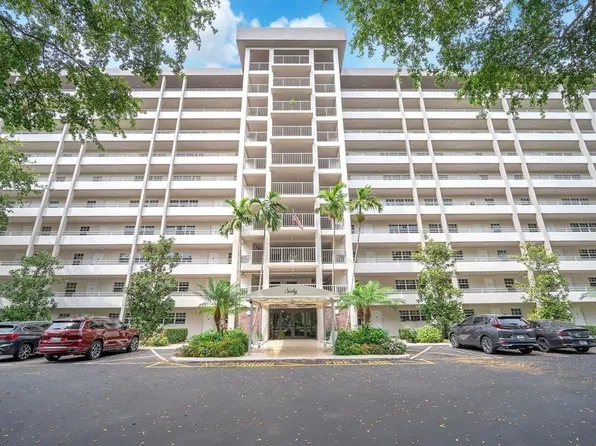 605 Oaks Drive #907, Pompano Beach, FL 33069