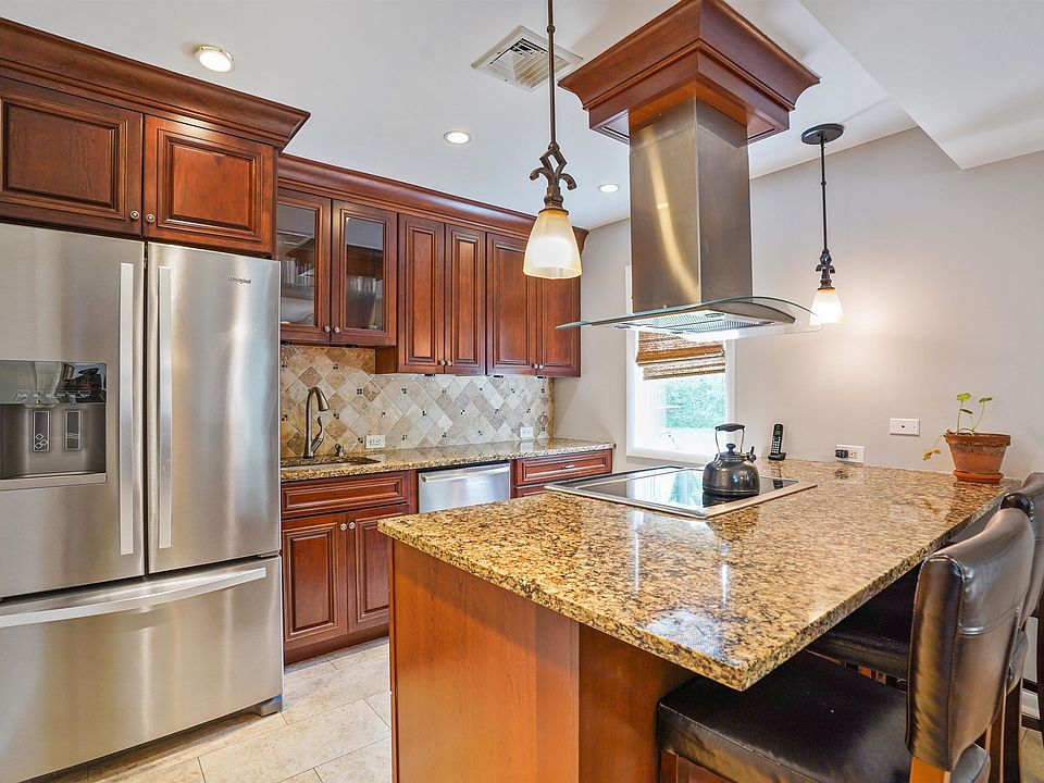 1st image of 10 Mevan Ave