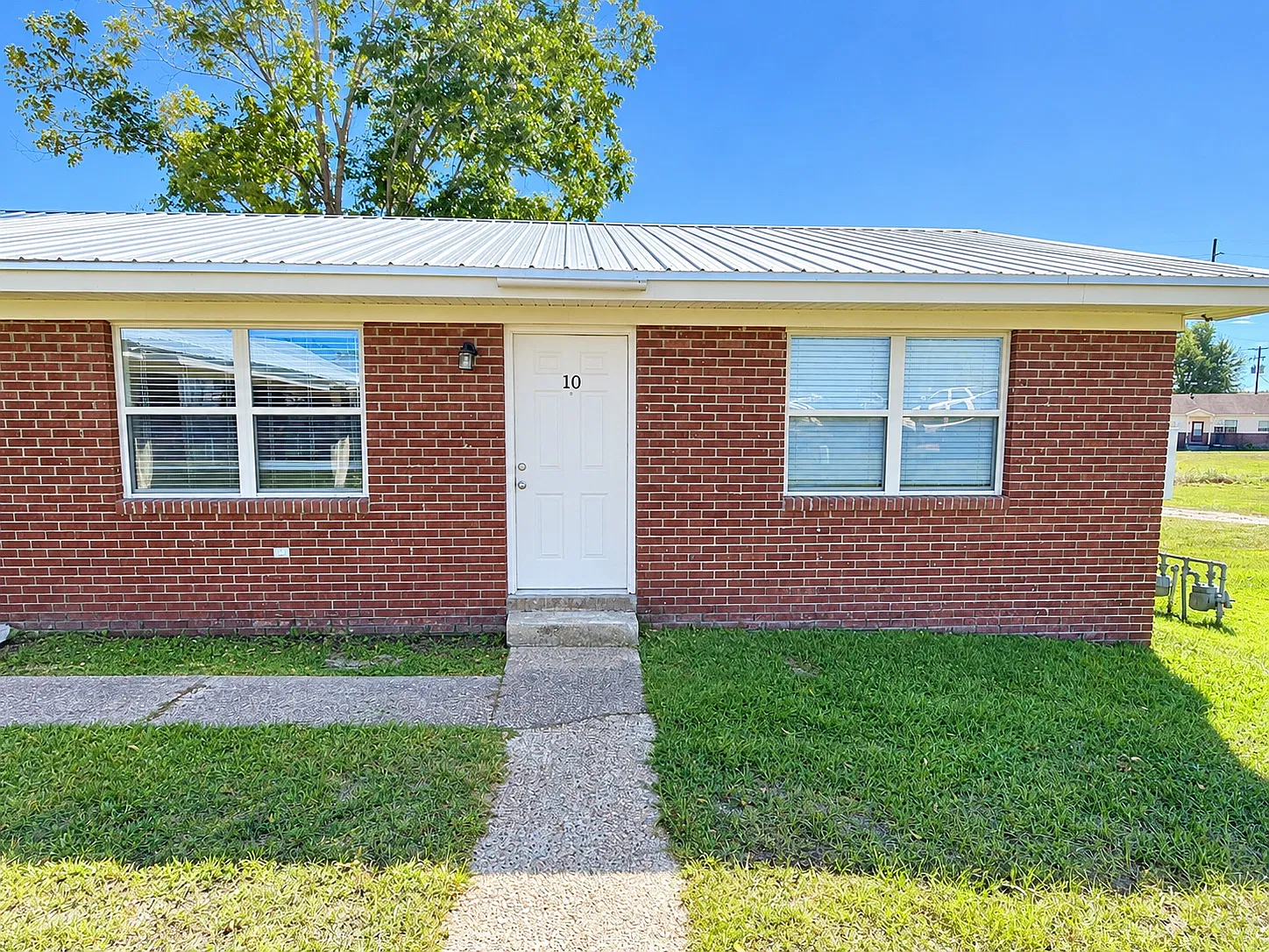 2 bed, 800 sqft, $850 — Photo 1