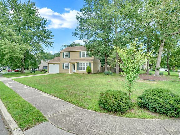 4th image of 100 Menlow Ct
