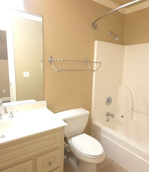 606 Lakeshore Ct — Photo 19