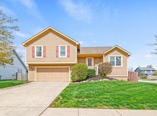 964 E Witch Hollow St, Gardner, KS 66030