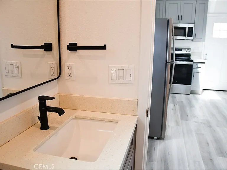 994 Valencia St #101 — Photo 10
