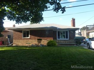 22517 Revere St, Saint Clair Shores, MI 48080