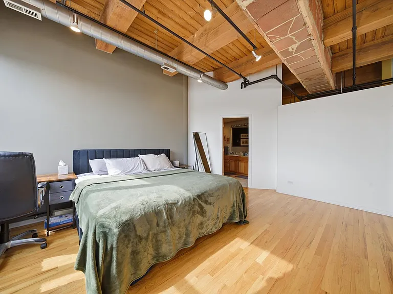 2310 S Canal St #201 — Photo 18