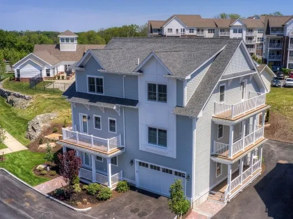 6 Kettle Point Ave E, Providence, RI 02915