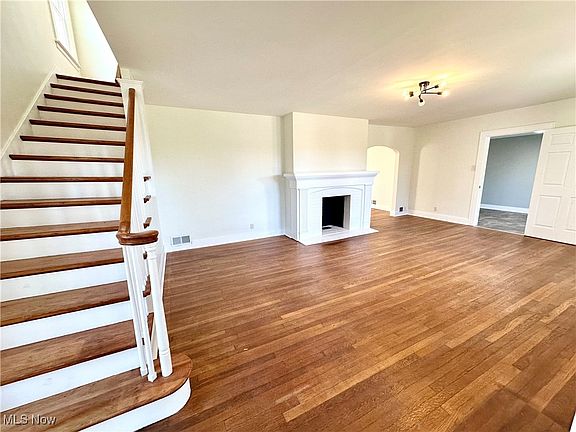 3rd image of 1216 Elmhurst Dr