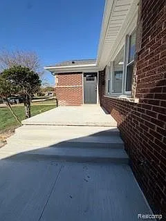 3 bed, 3.0 bath, 1245 sqft, $2,495 — Photo 2