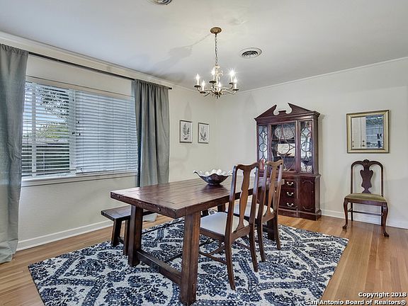 5th image of 610 Robinhood Pl