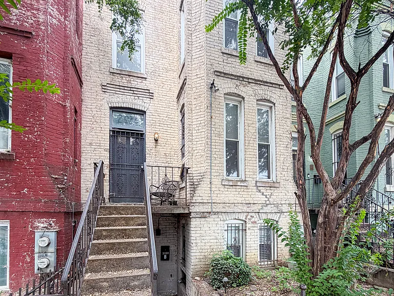 2028 13th St NW #A — Photo 1