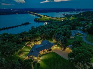 1019 Crest View Dr, Hudson, WI 54016