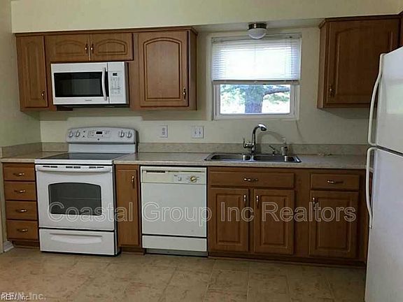 4th image of 800 Saint Denis Ct